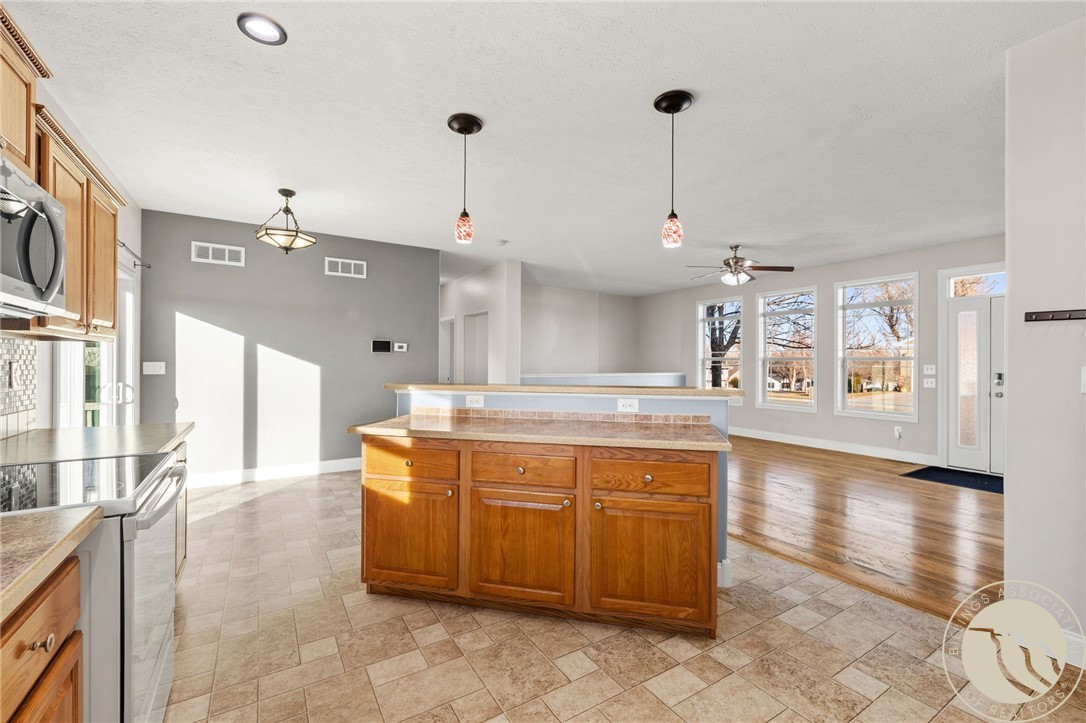 1538 Twin Oaks DRIVE