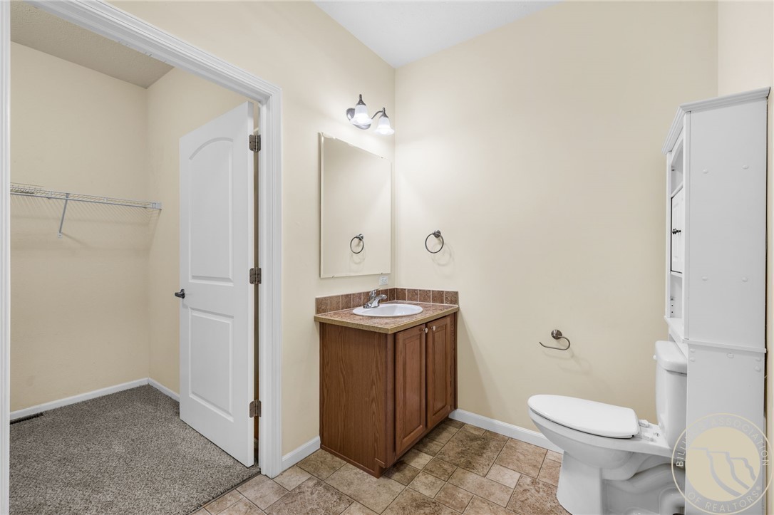 1538 Twin Oaks DRIVE