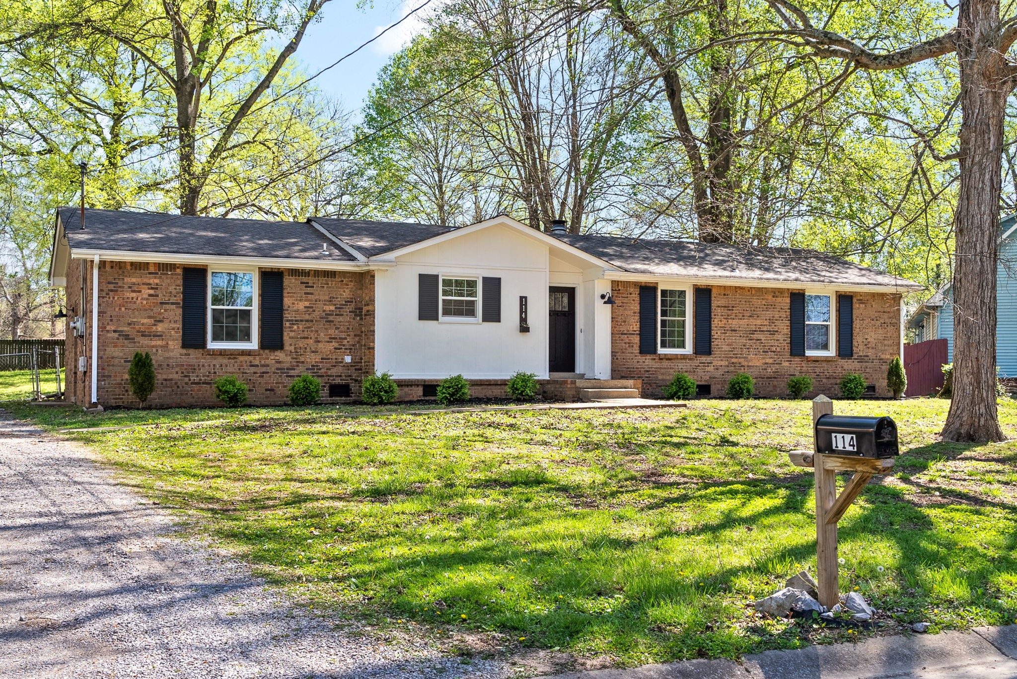 114 Mossland Dr