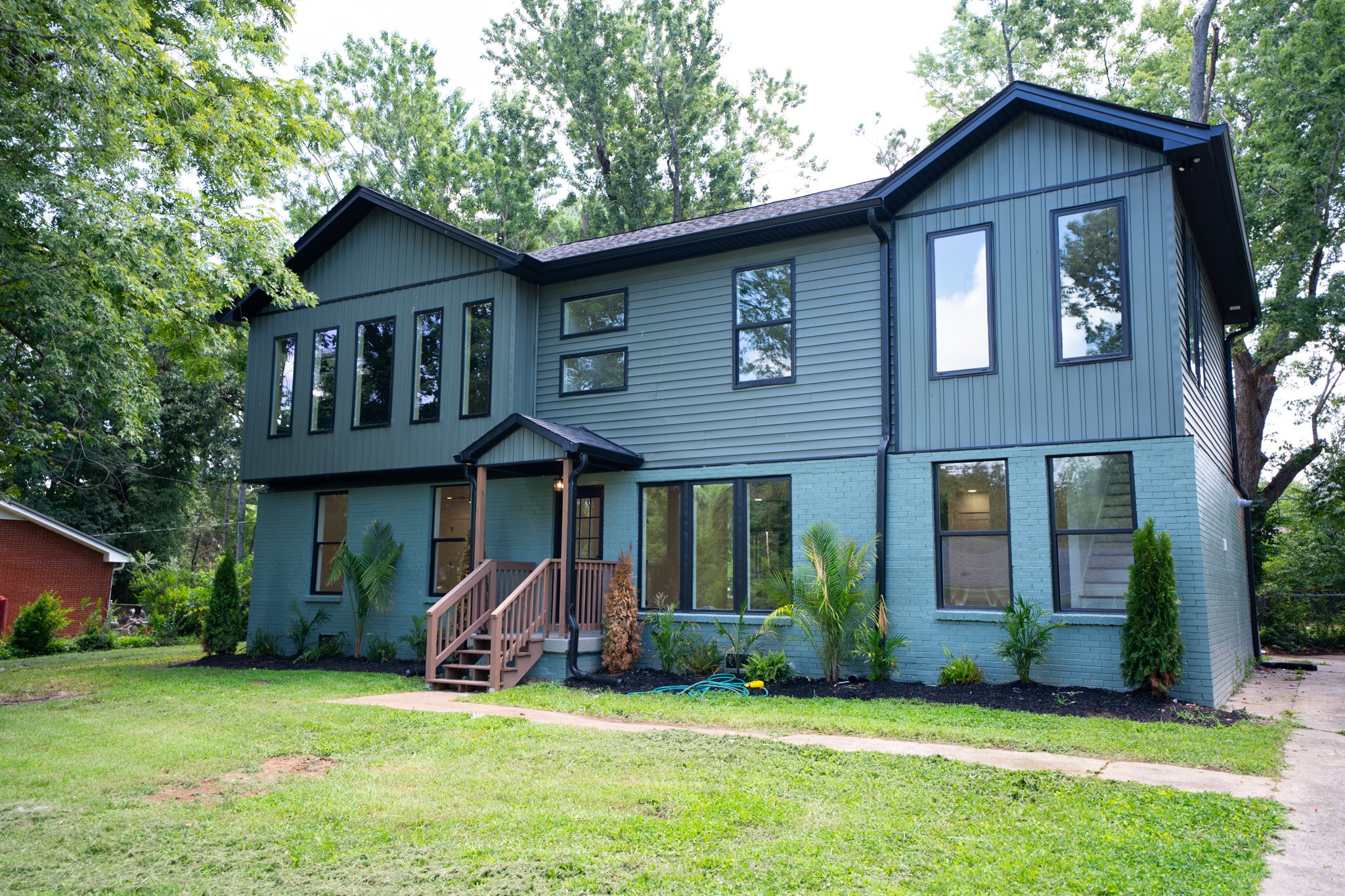 5033 Collinwood Dr