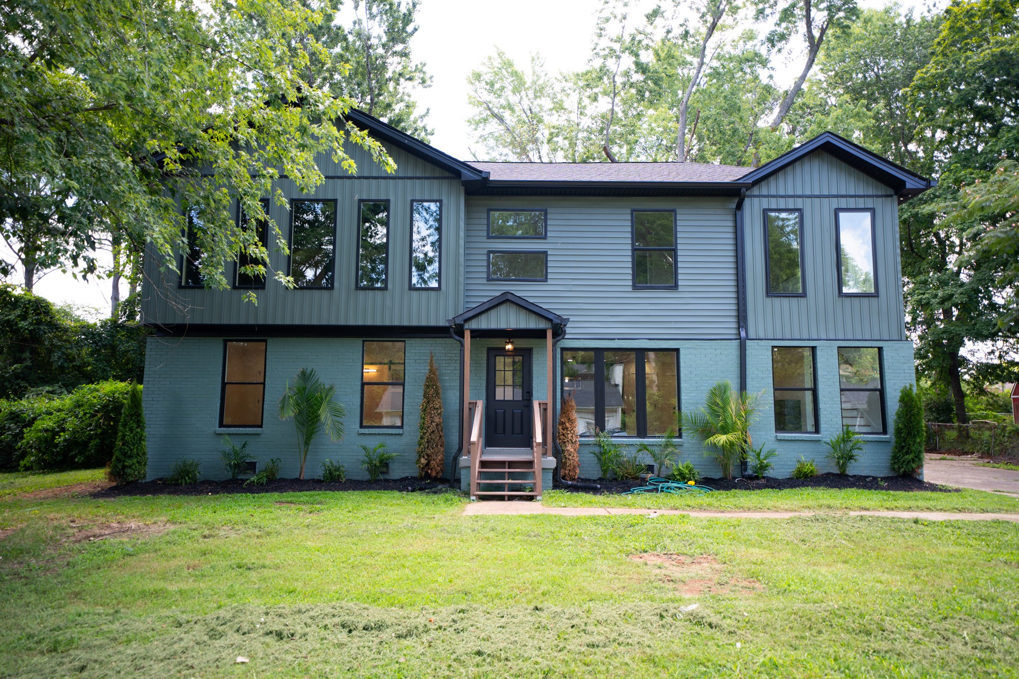 5033 Collinwood Dr