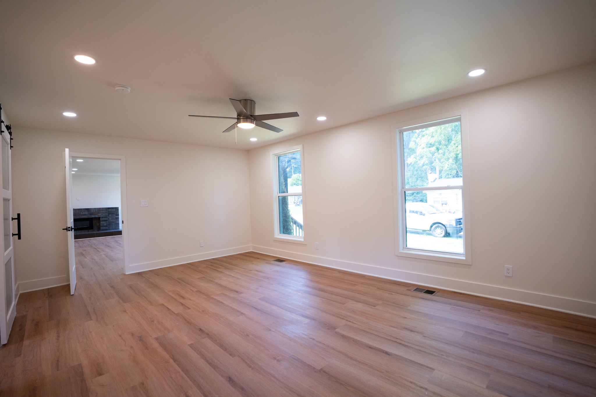5033 Collinwood Dr