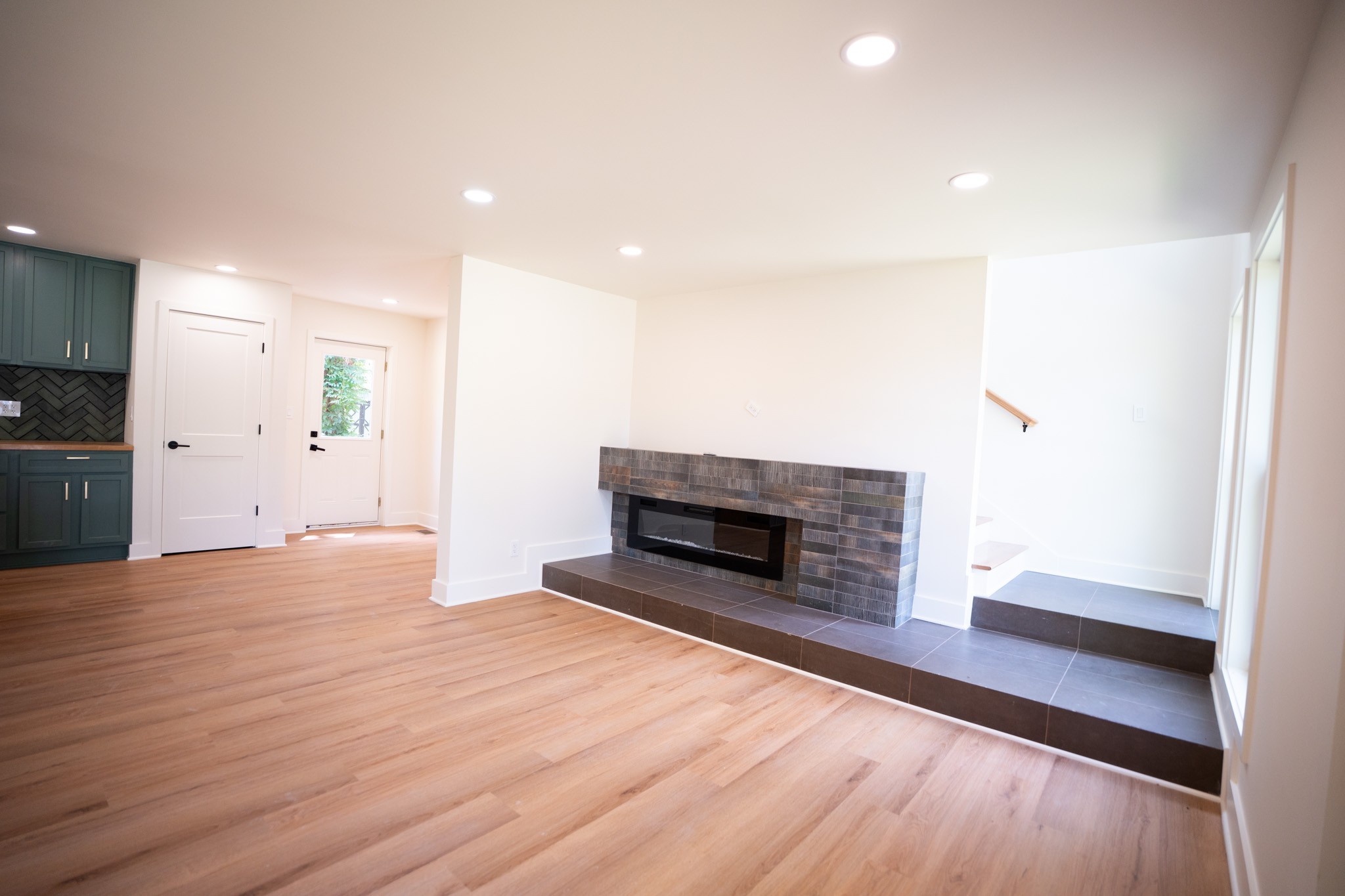 5033 Collinwood Dr