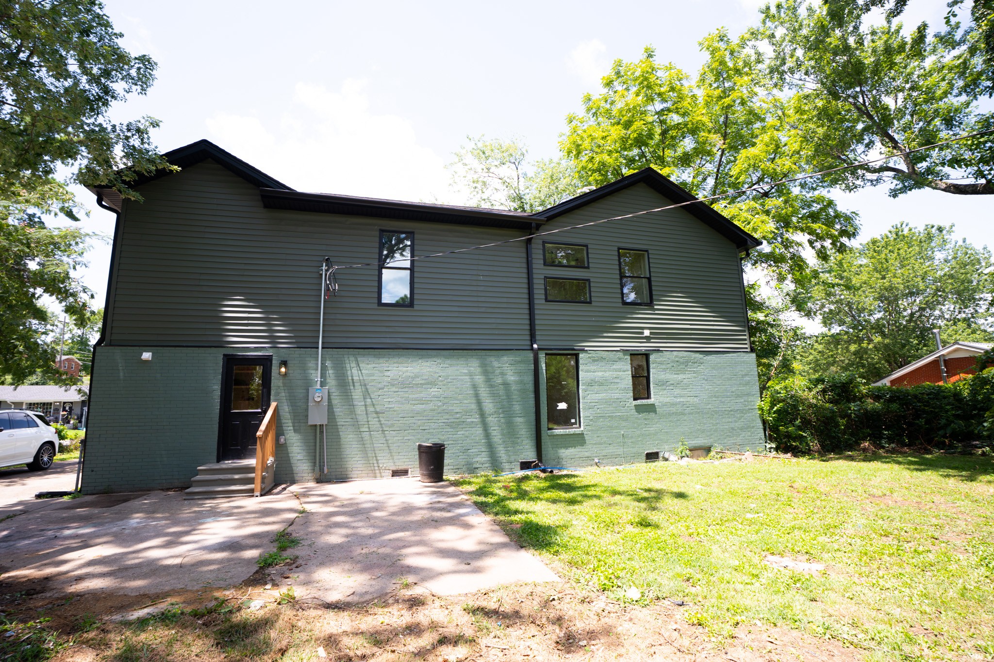 5033 Collinwood Dr