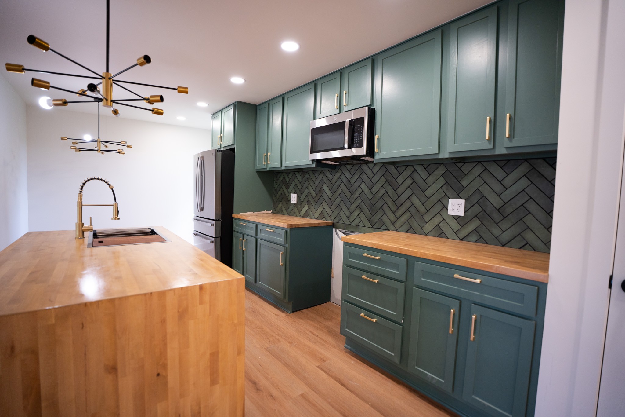 5033 Collinwood Dr