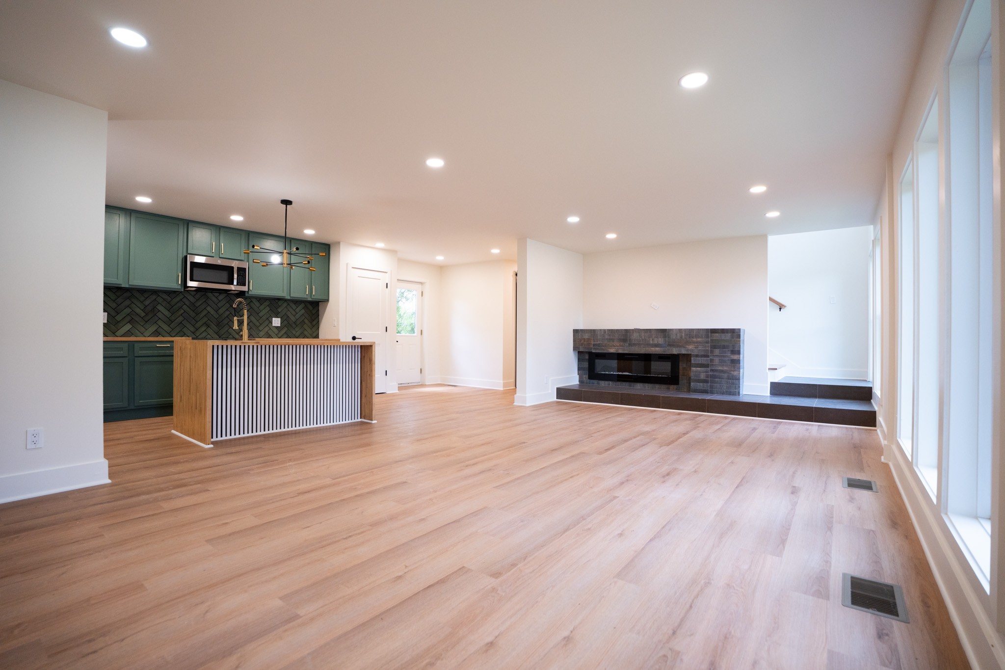 5033 Collinwood Dr