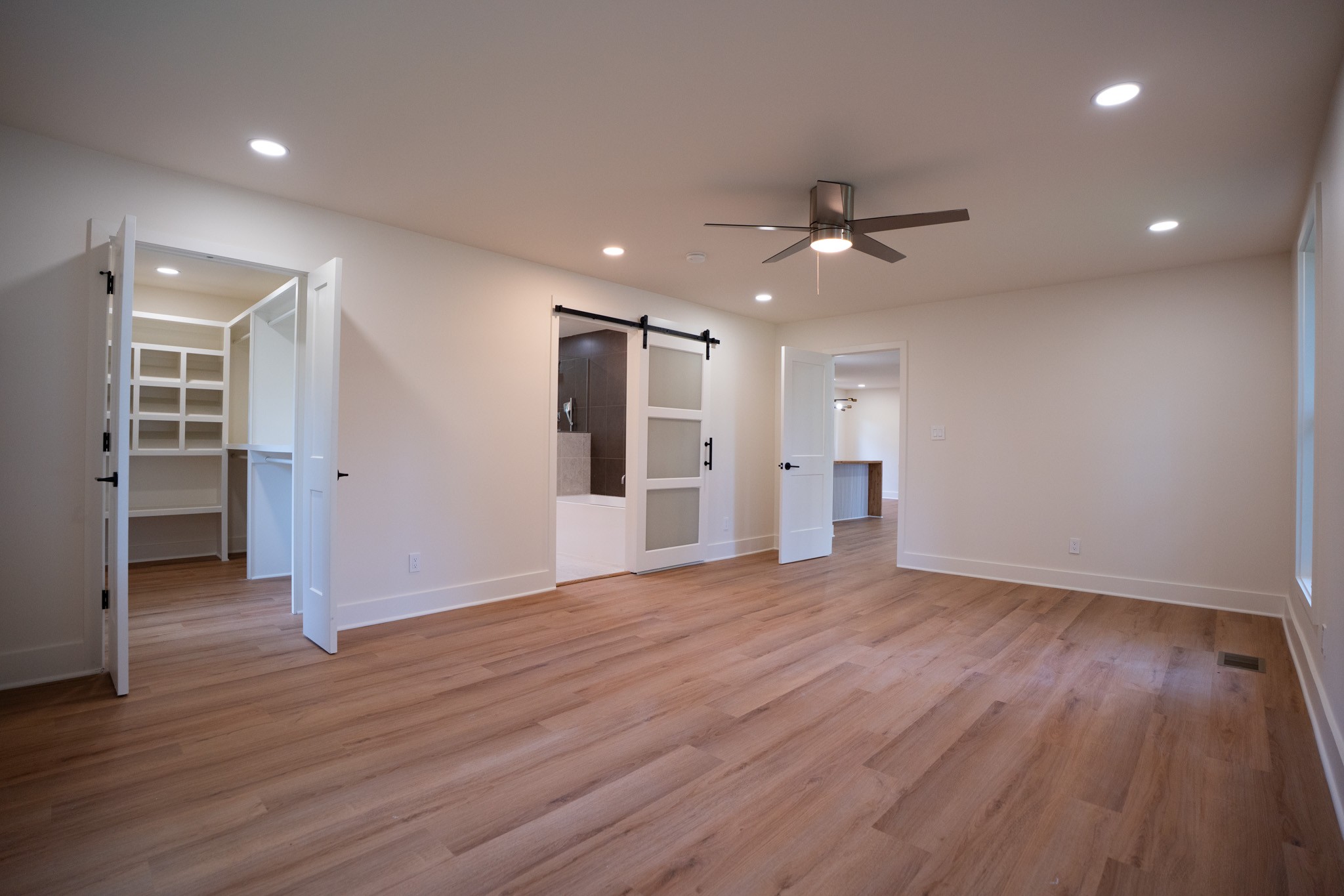 5033 Collinwood Dr