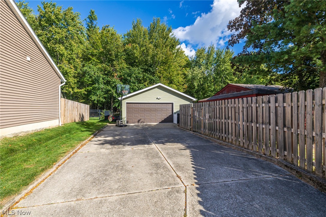 2415 E Ridgewood Drive