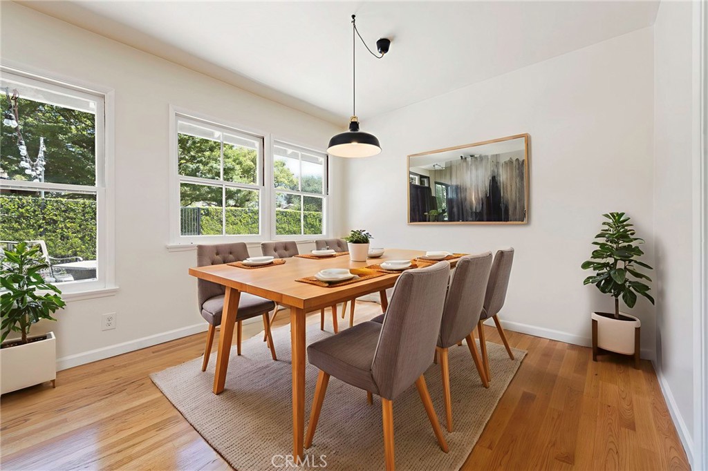 883 E Leadora Avenue