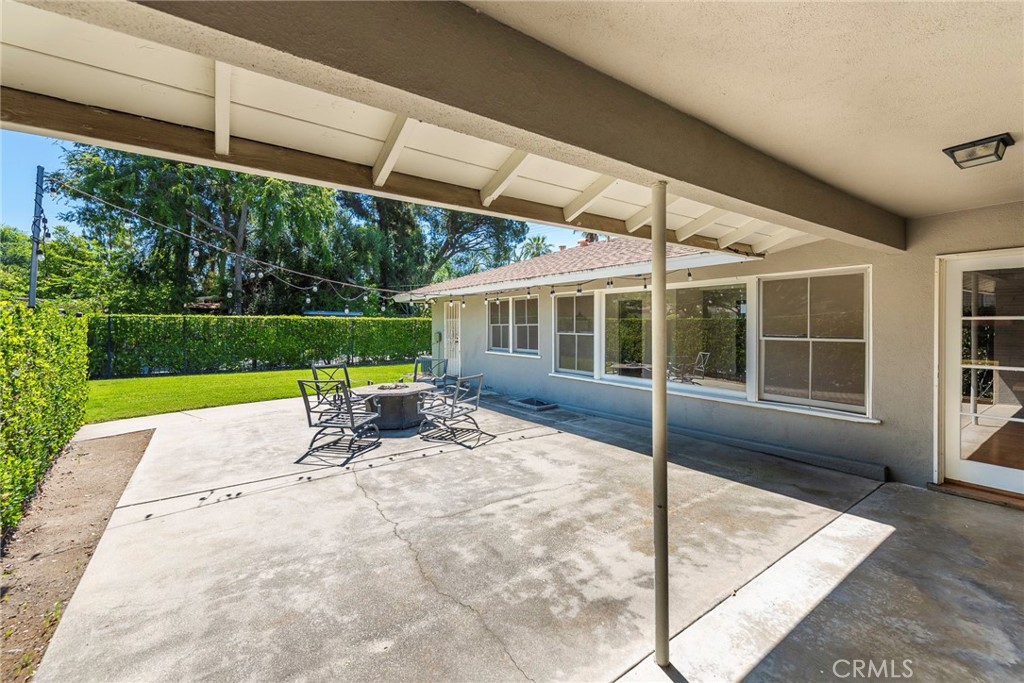 883 E Leadora Avenue