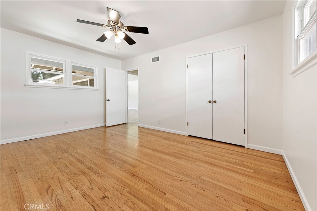 883 E Leadora Avenue