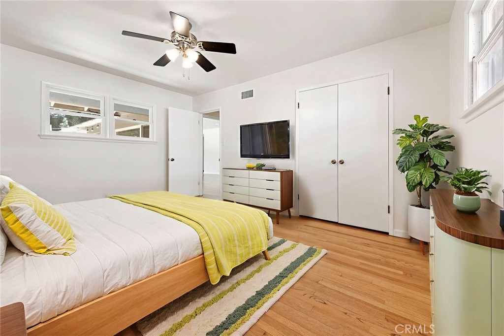 883 E Leadora Avenue