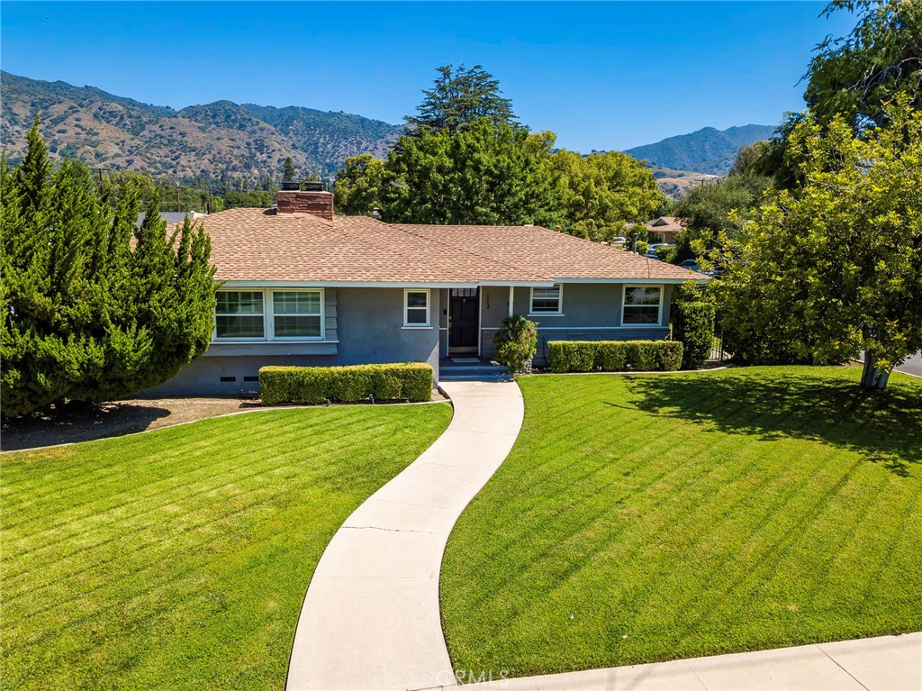 883 E Leadora Avenue