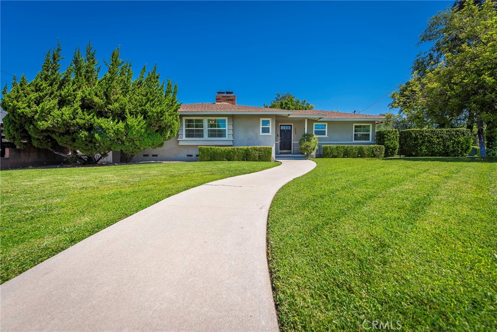 883 E Leadora Avenue