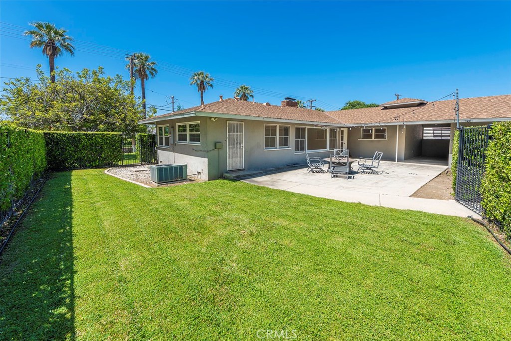 883 E Leadora Avenue