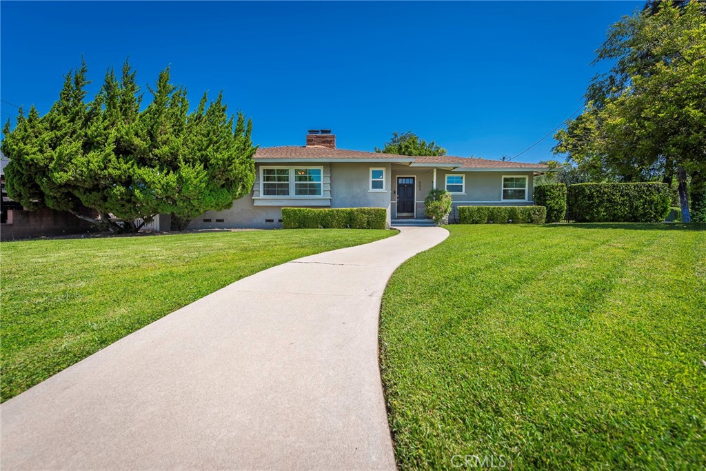 883 E Leadora Avenue