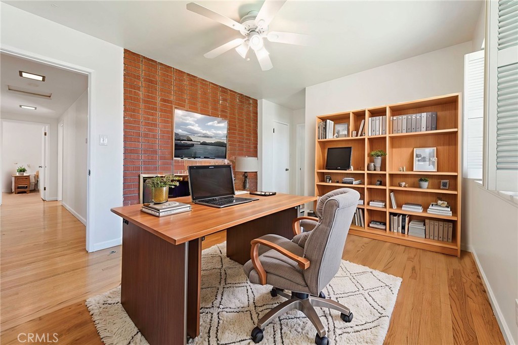 883 E Leadora Avenue