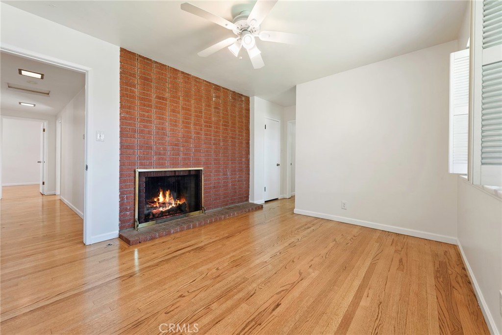 883 E Leadora Avenue