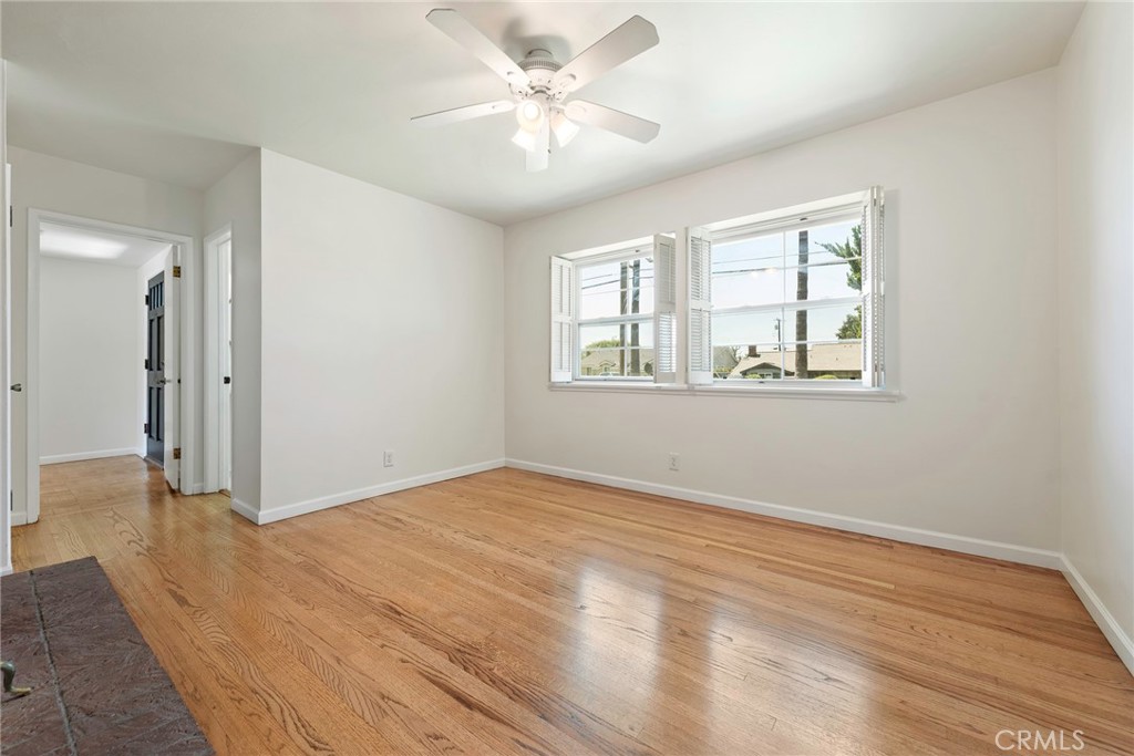 883 E Leadora Avenue