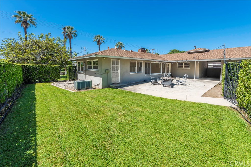 883 E Leadora Avenue