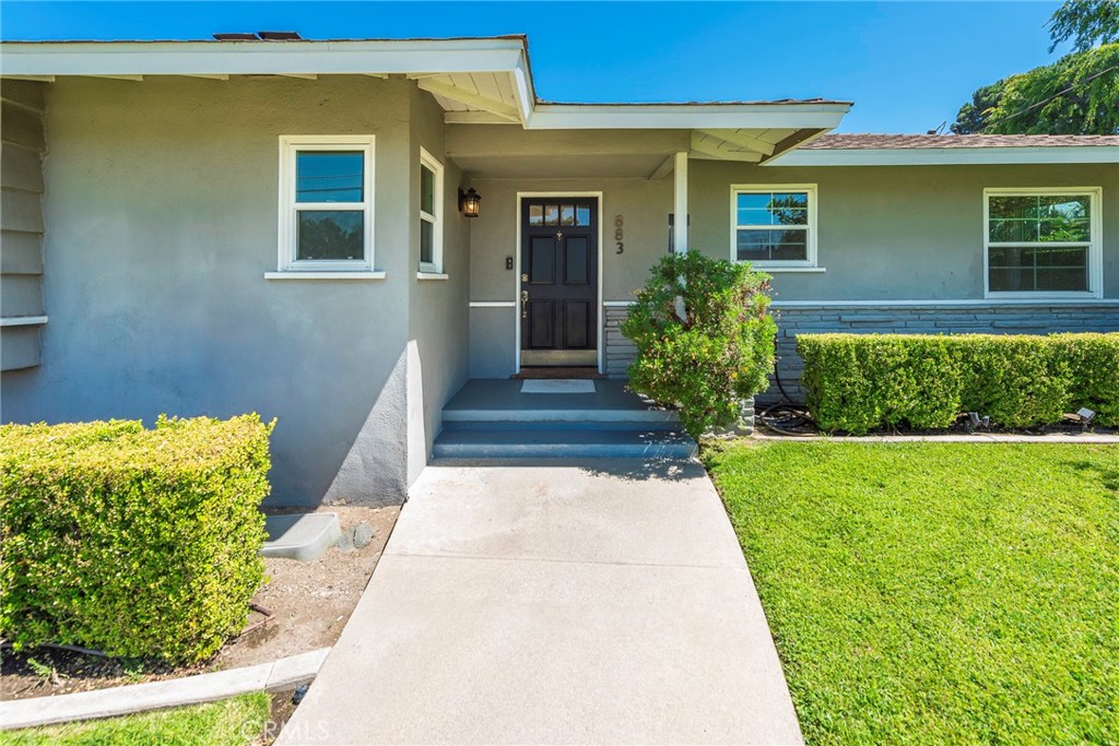 883 E Leadora Avenue