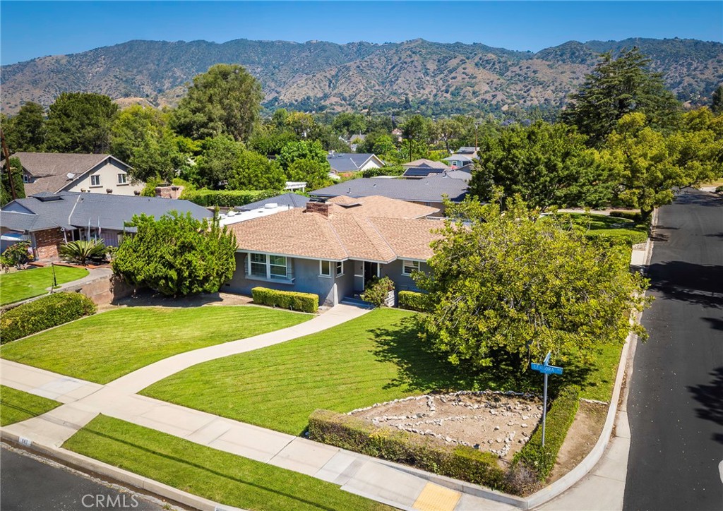 883 E Leadora Avenue