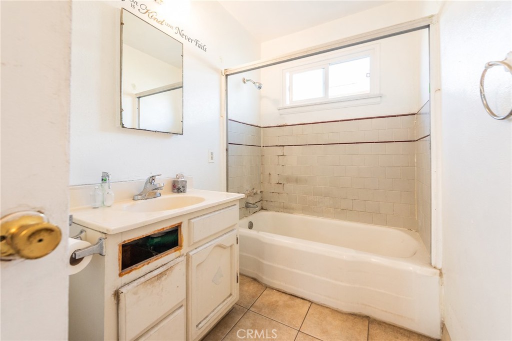 1132 E 65th Street