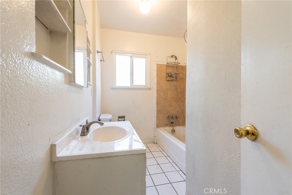 1132 E 65th Street