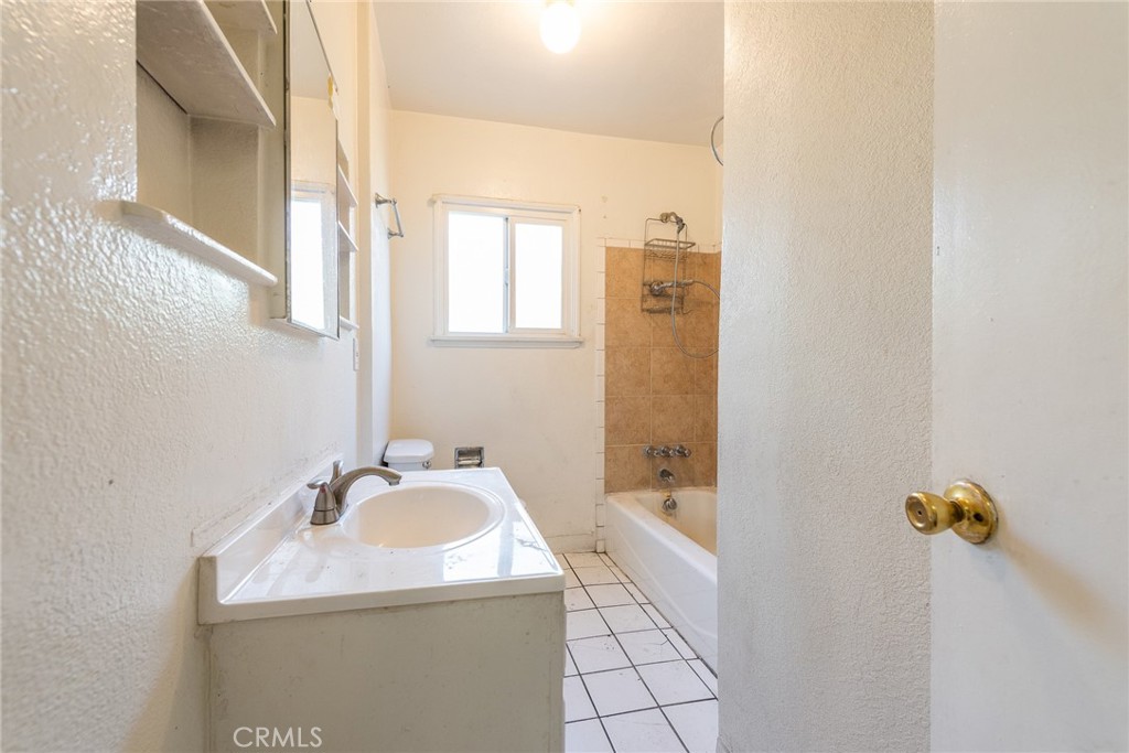 1132 E 65th Street
