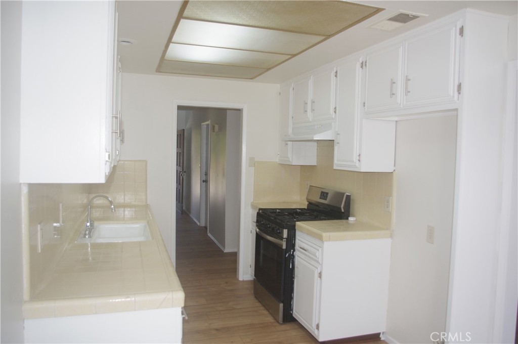 5548 Welland Avenue 3