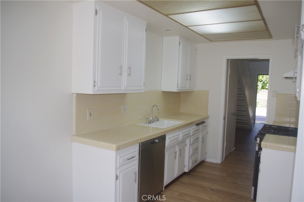 5548 Welland Avenue 3