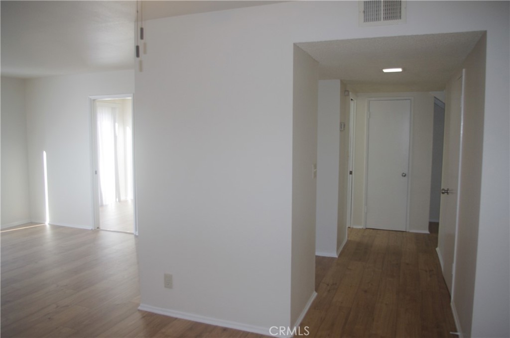 5548 Welland Avenue 3