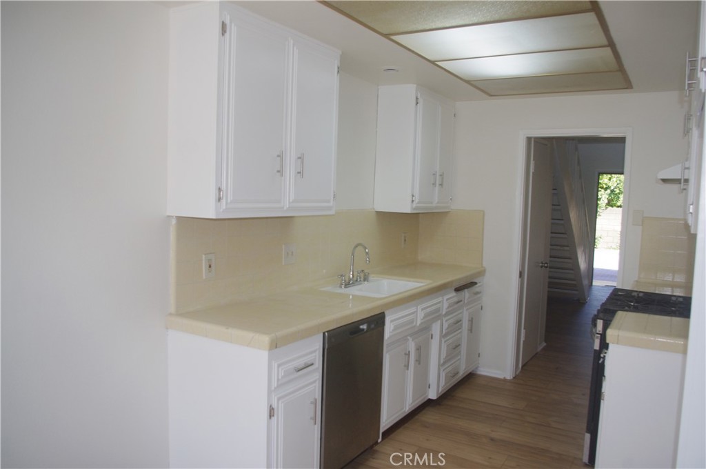 5548 Welland Avenue 3