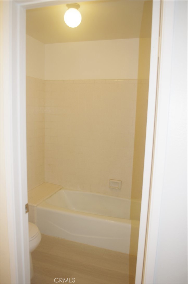 5548 Welland Avenue 3