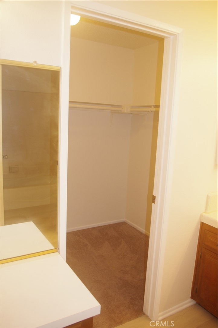 5548 Welland Avenue 3