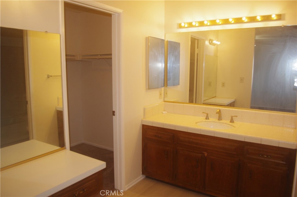 5548 Welland Avenue 3