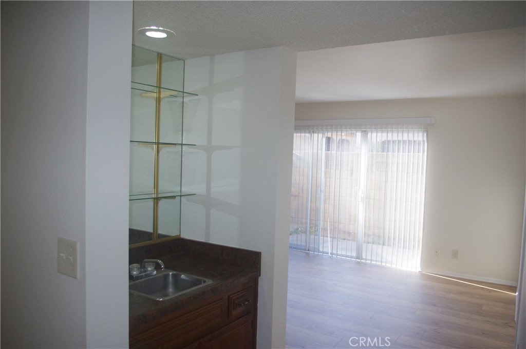 5548 Welland Avenue 3