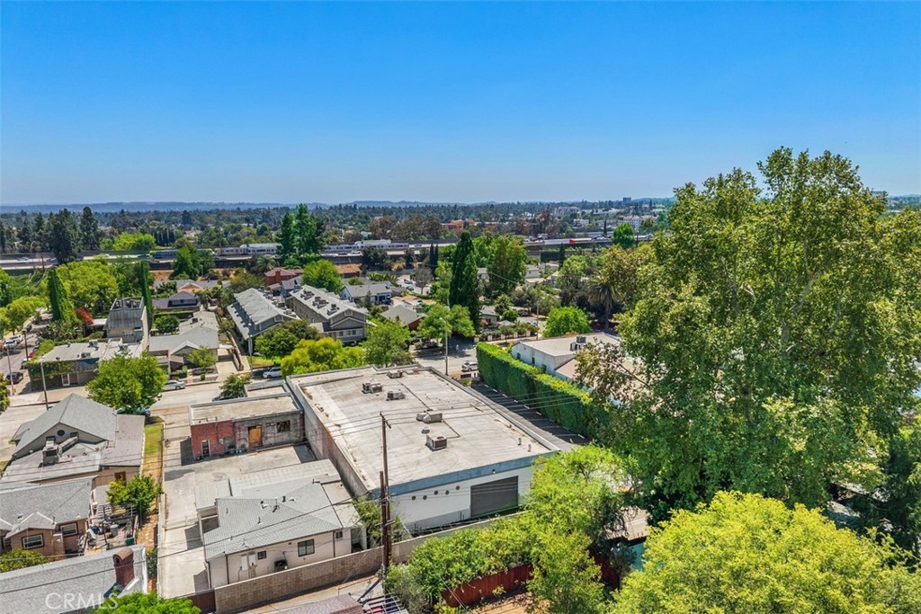 2041 E Villa