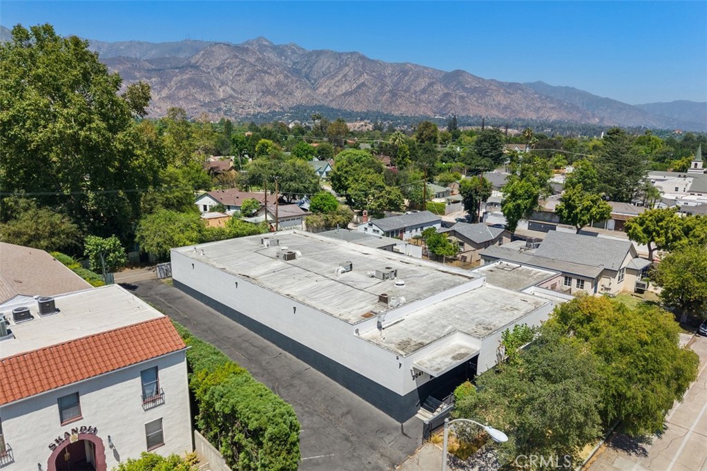 2041 E Villa