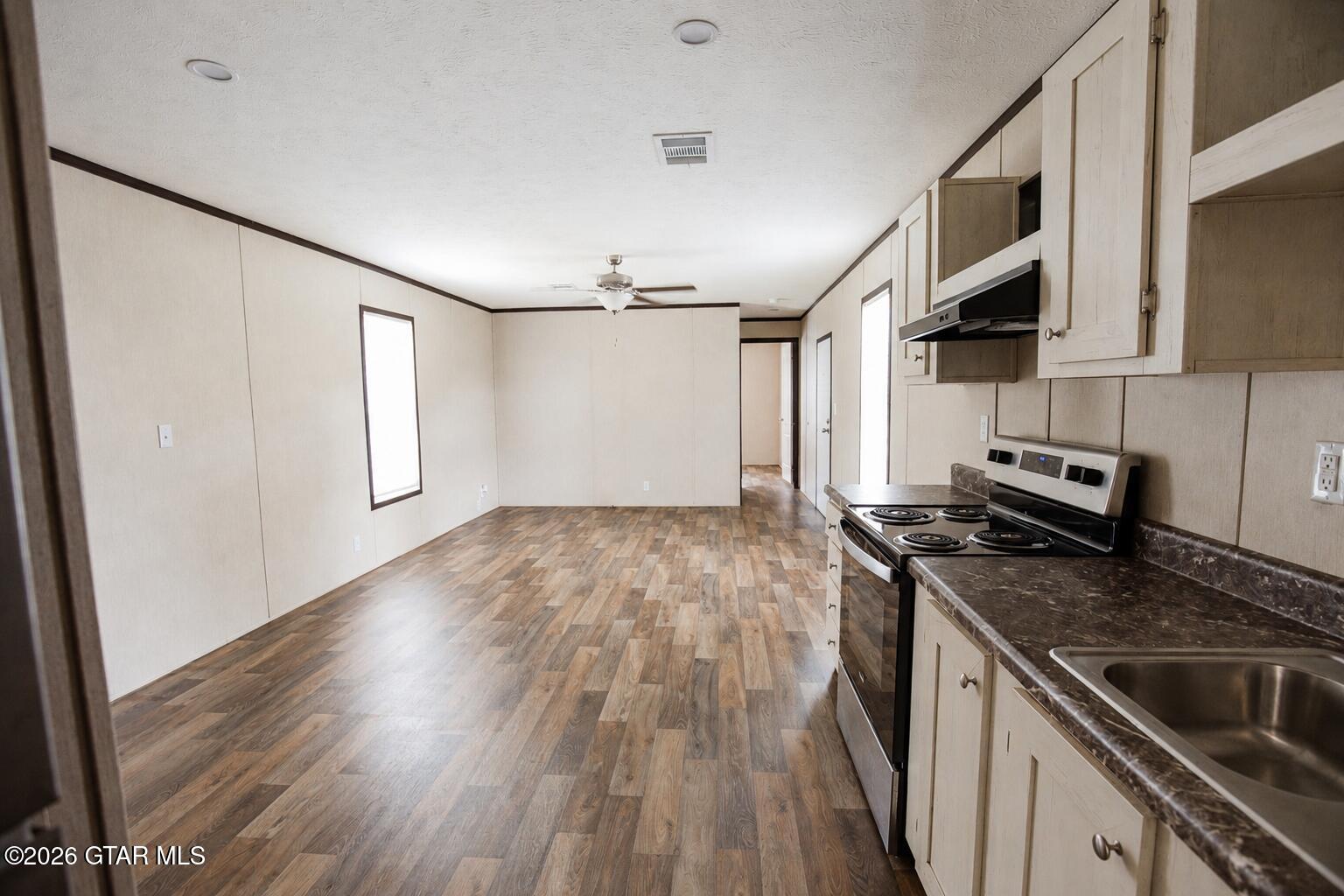 899 Starkes Road