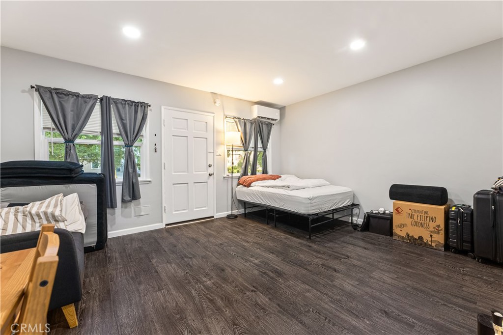 1717 E Chevy Chase