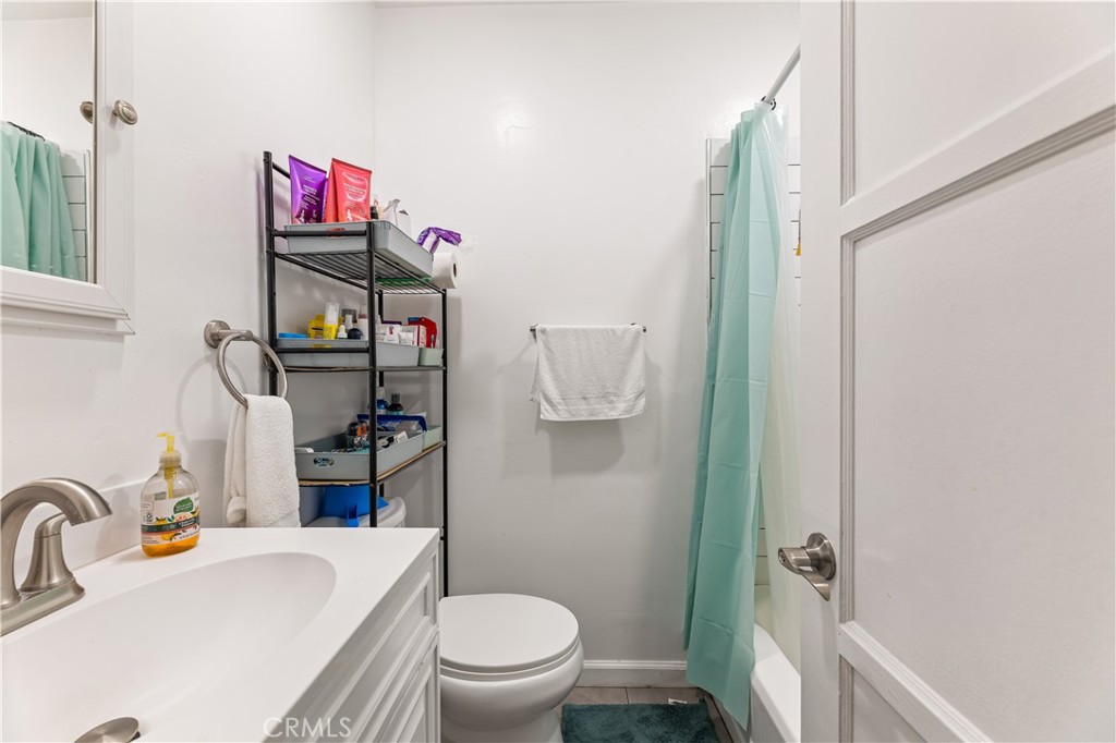 1717 E Chevy Chase