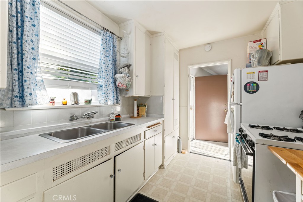 1717 E Chevy Chase
