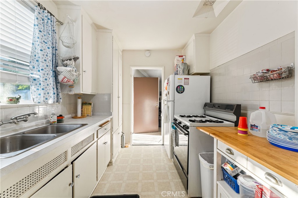 1717 E Chevy Chase