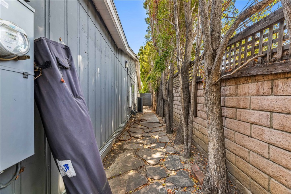 2361 Pelham