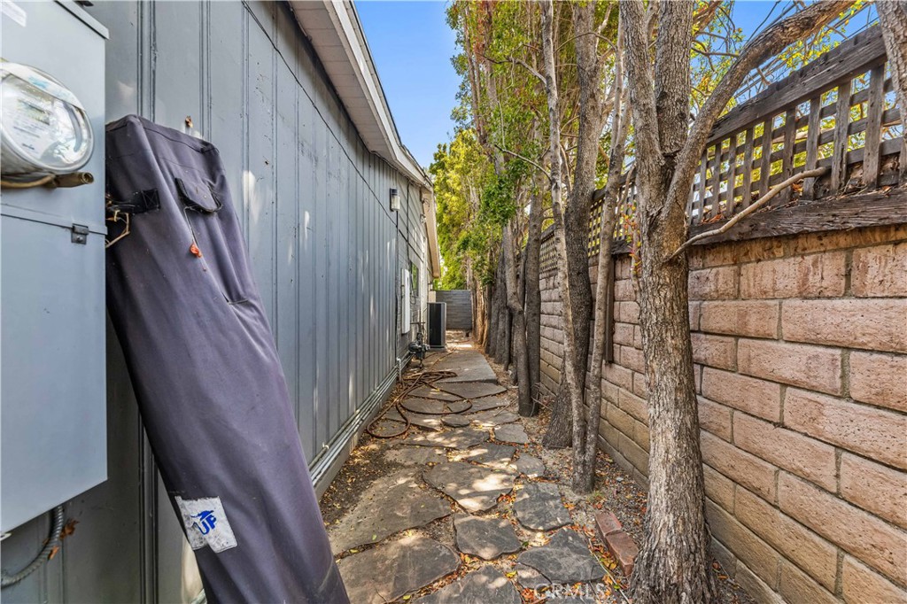 2361 Pelham