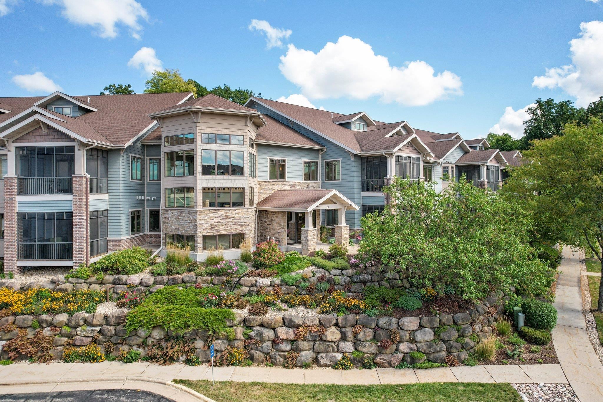 10 Glen Brook Way 103