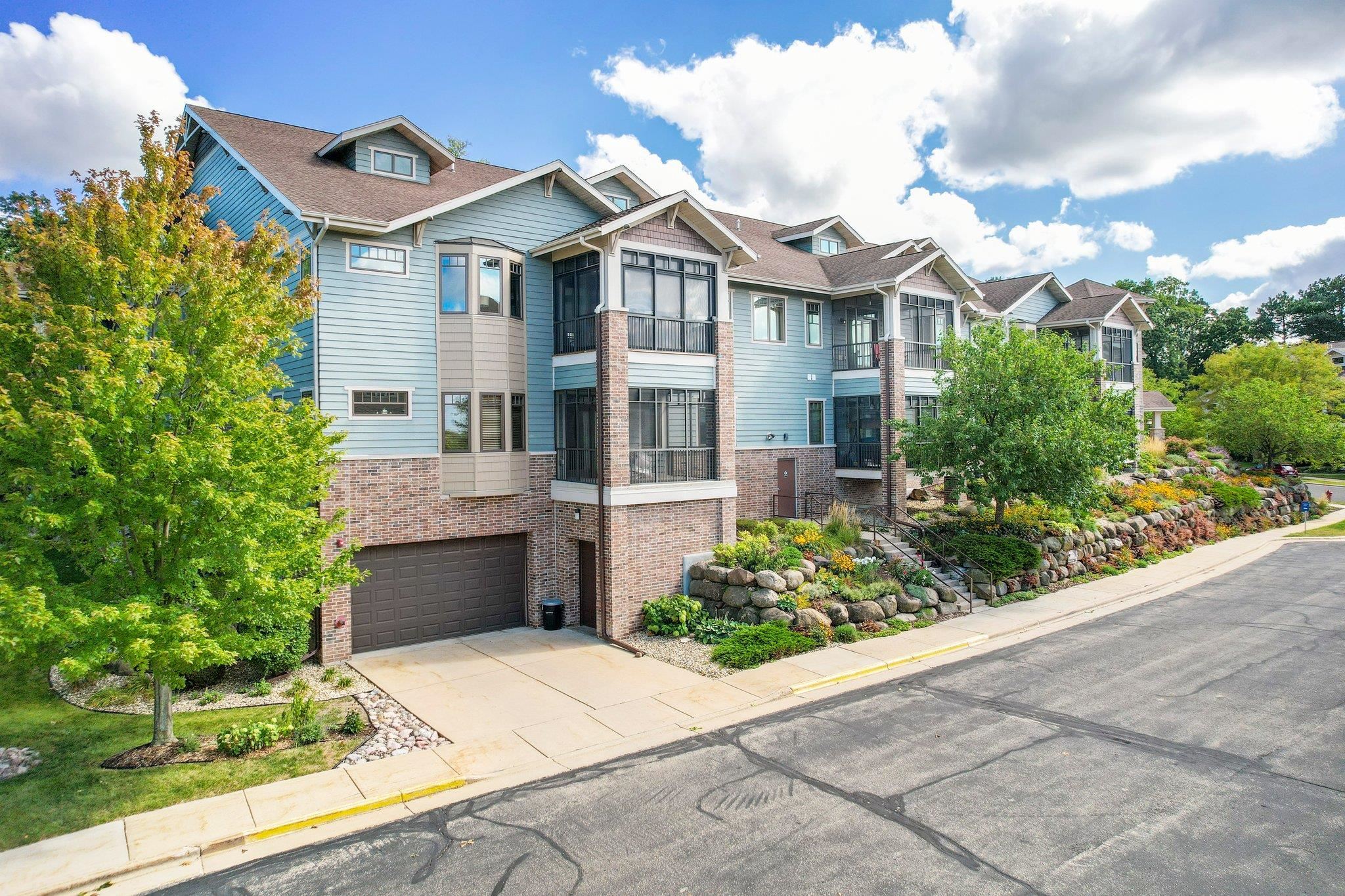 10 Glen Brook Way 103