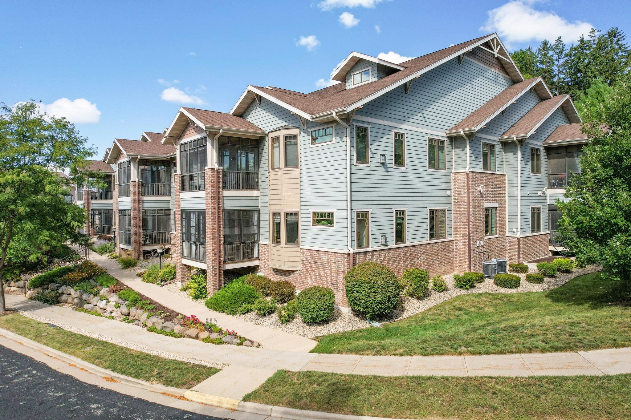 10 Glen Brook Way 103