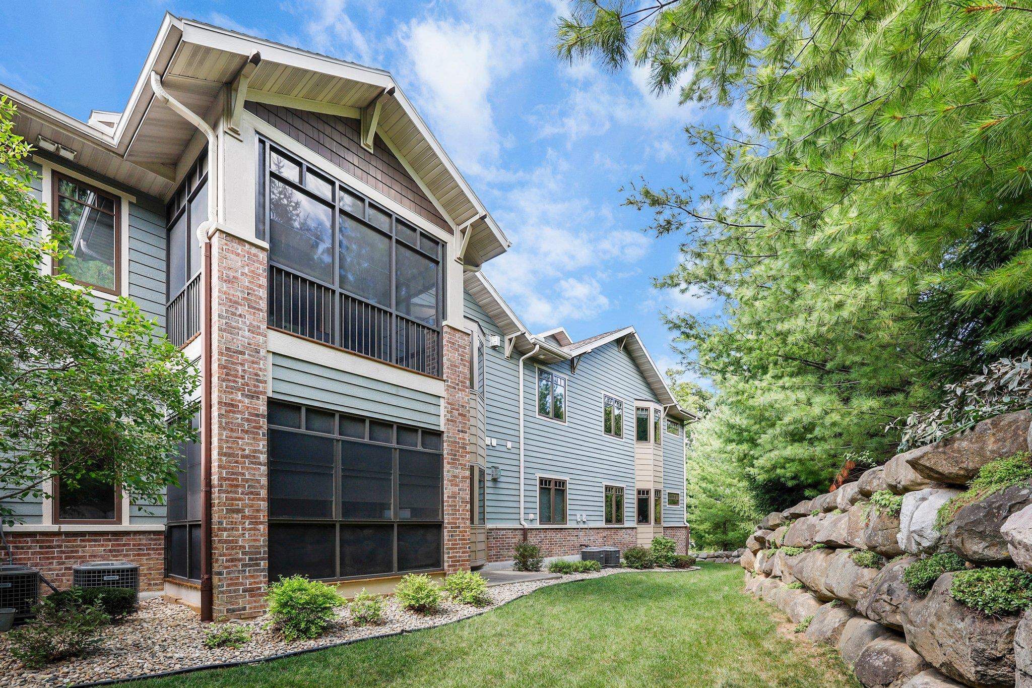 10 Glen Brook Way 103